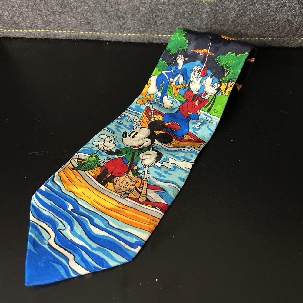 Vintage DISNEY NWT Men Neck Tie‎ Mickey Mouse Goofy Donald Duck Fishing Boat